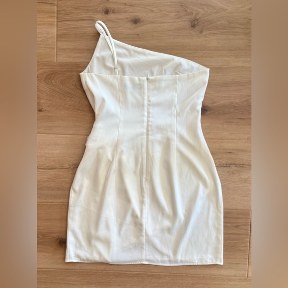 NWOT Lulu's Ivory Mini Dress Size M - Picture 5 of 8